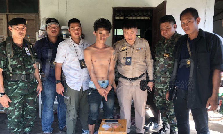 ฝ่ายปกครองอำเภอท่าเรือจับเอเยนต์ยาบ้าหนุ่มหมกยาบ้าพันกว่าเม็ดซุกถังข้าวสาร