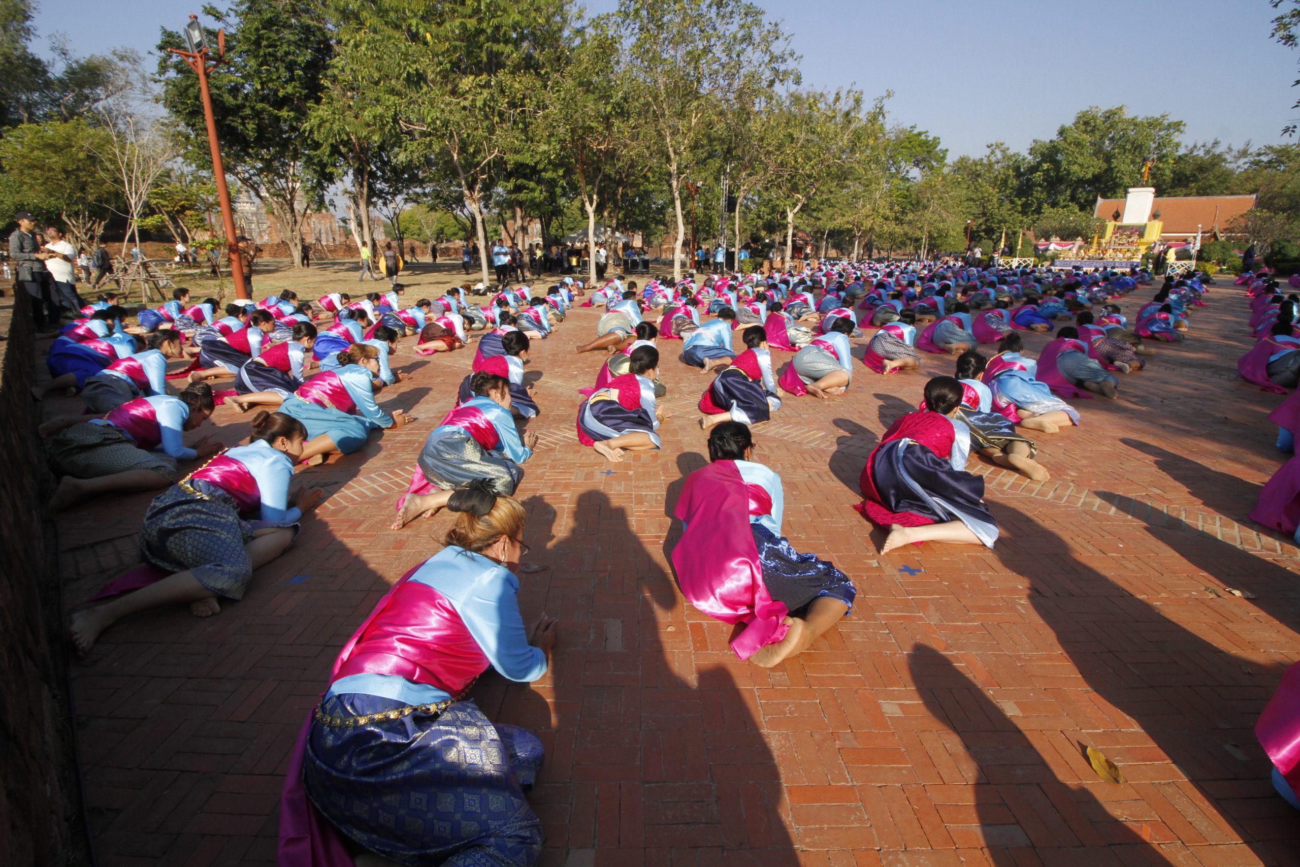ประชาชนชาวอยุธยากว่า 1,000 คน รำถวายสมเด็จพระเจ้าอู่ทองเฉลิมฉลองอยุธยามรดกโลก