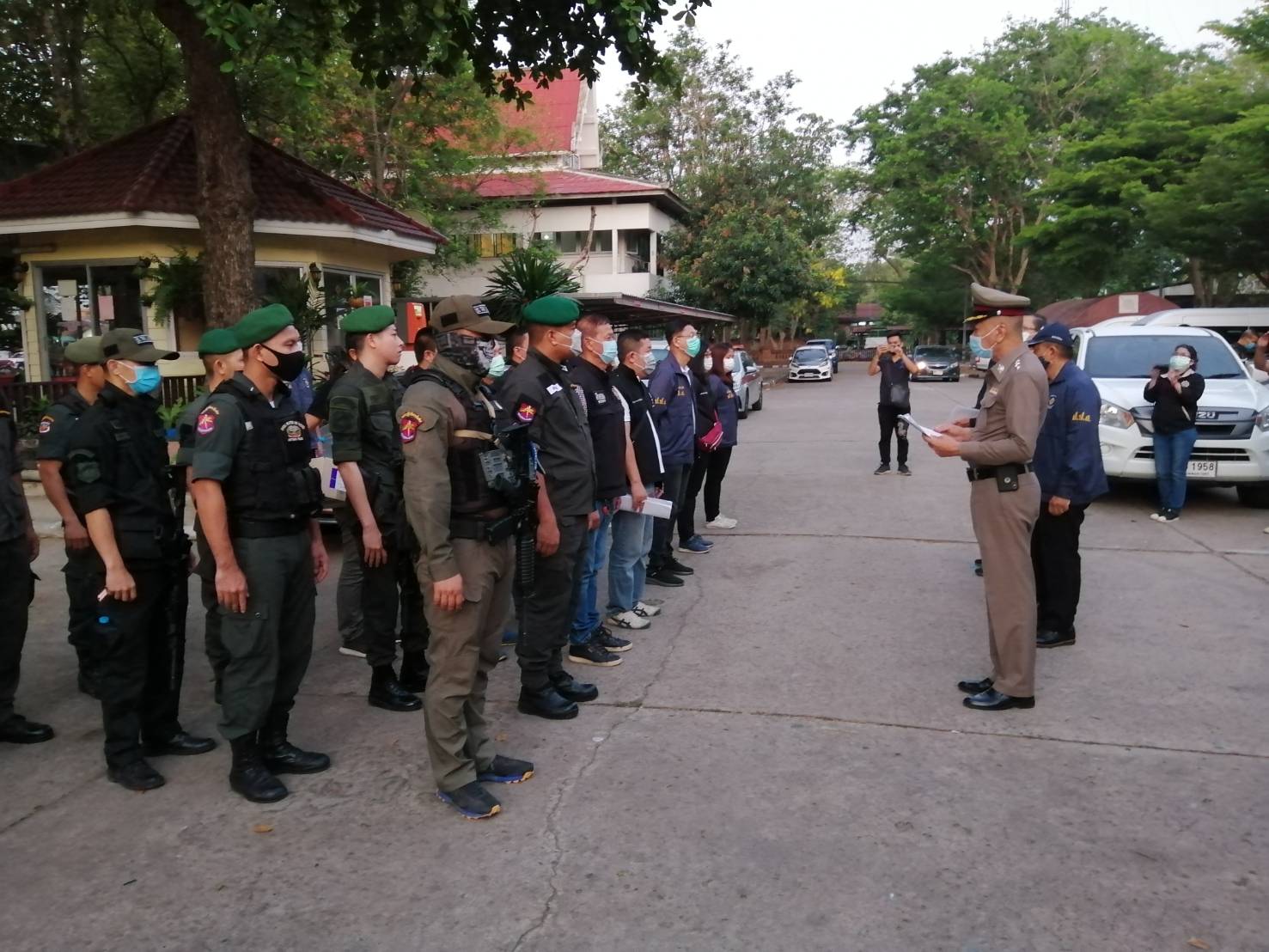 ตำรวจอยุธยา ปปส.ภาค 1 ปิดล้อมค้นเป้าหมายยาเสพติด ตามยุธการชุมชนสีขาวสร้างสุข