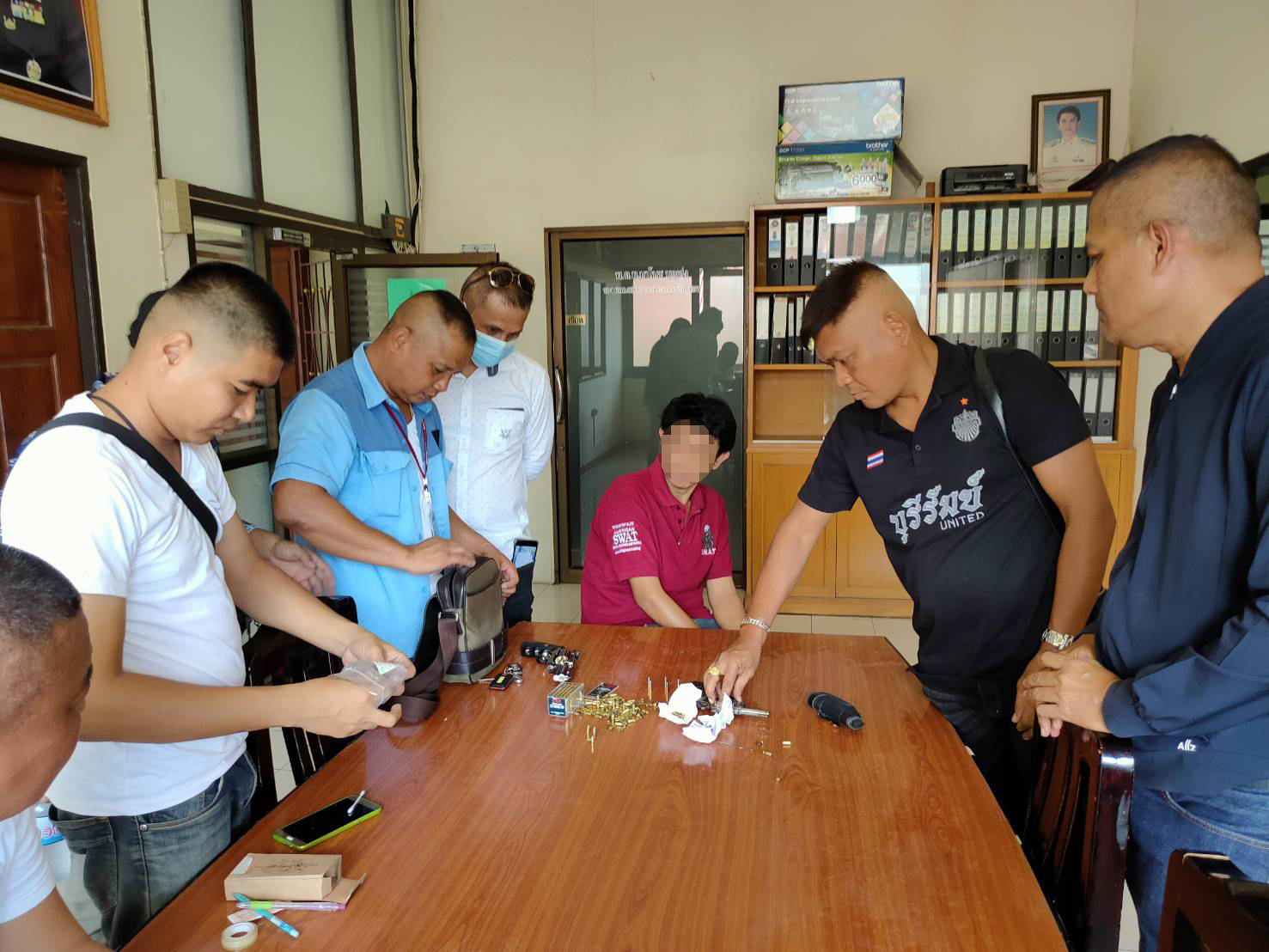 ตำรวจสืบจังหวัดอยุธยาตามจับหนุ่มขับกระบะไล่ยิงรถชาวบ้านบนถนนสายเอเชีย