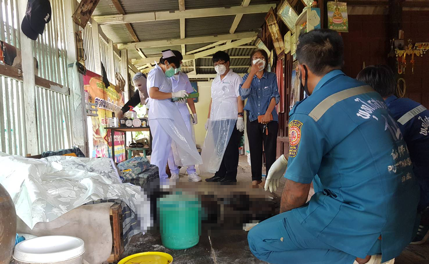 ชายวัย 58 ปี เสียชีวิตภายในบ้านกว่า 15 วัน จนชาวบ้านได้กลิ่นเหม็นเน่าจึงรู้เสียชีวิต