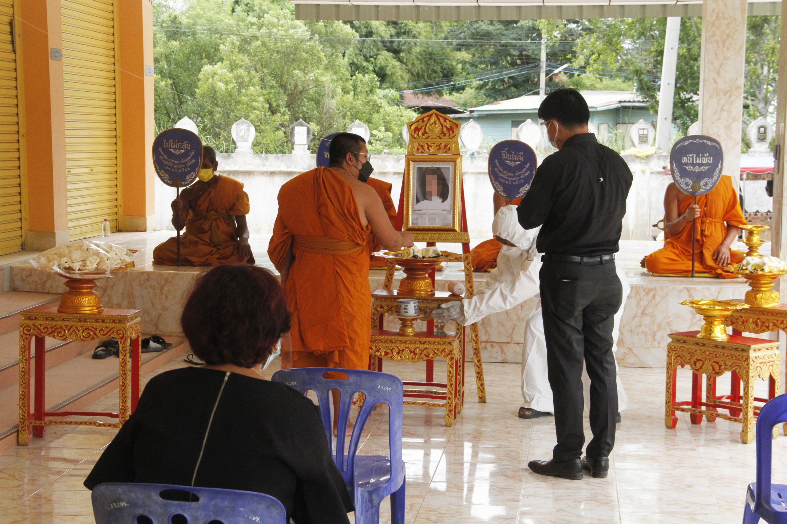 สุดเศร้าสาวท้อง 7 เดือน ติดโควิดเสียชีวิตพร้อมลูกสามีติดเชื้อรักษาตัว มีเพียงญาติ-เพื่อนร่วมอำลาครั้งสุดท้าย