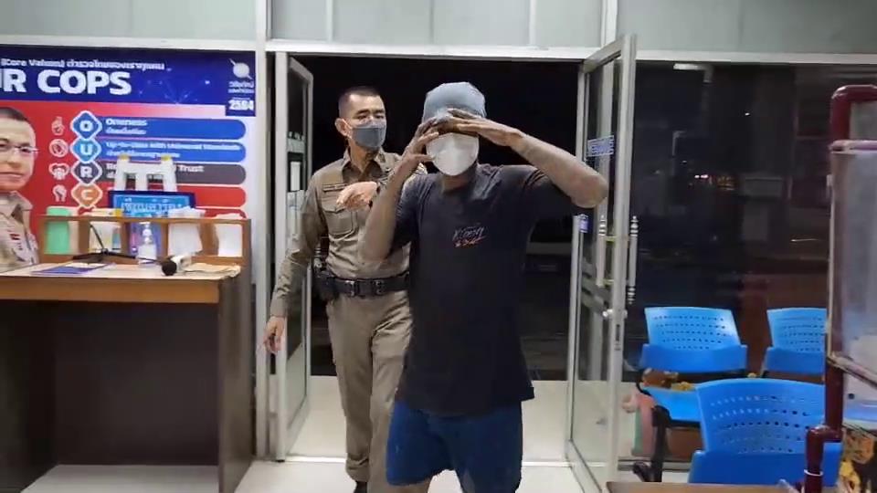 ผู้ใหญ่บ้านนำชาวบ้านล้อมจับคนร้ายลักลอบลักตัดสายไฟส่องสว่างถนน