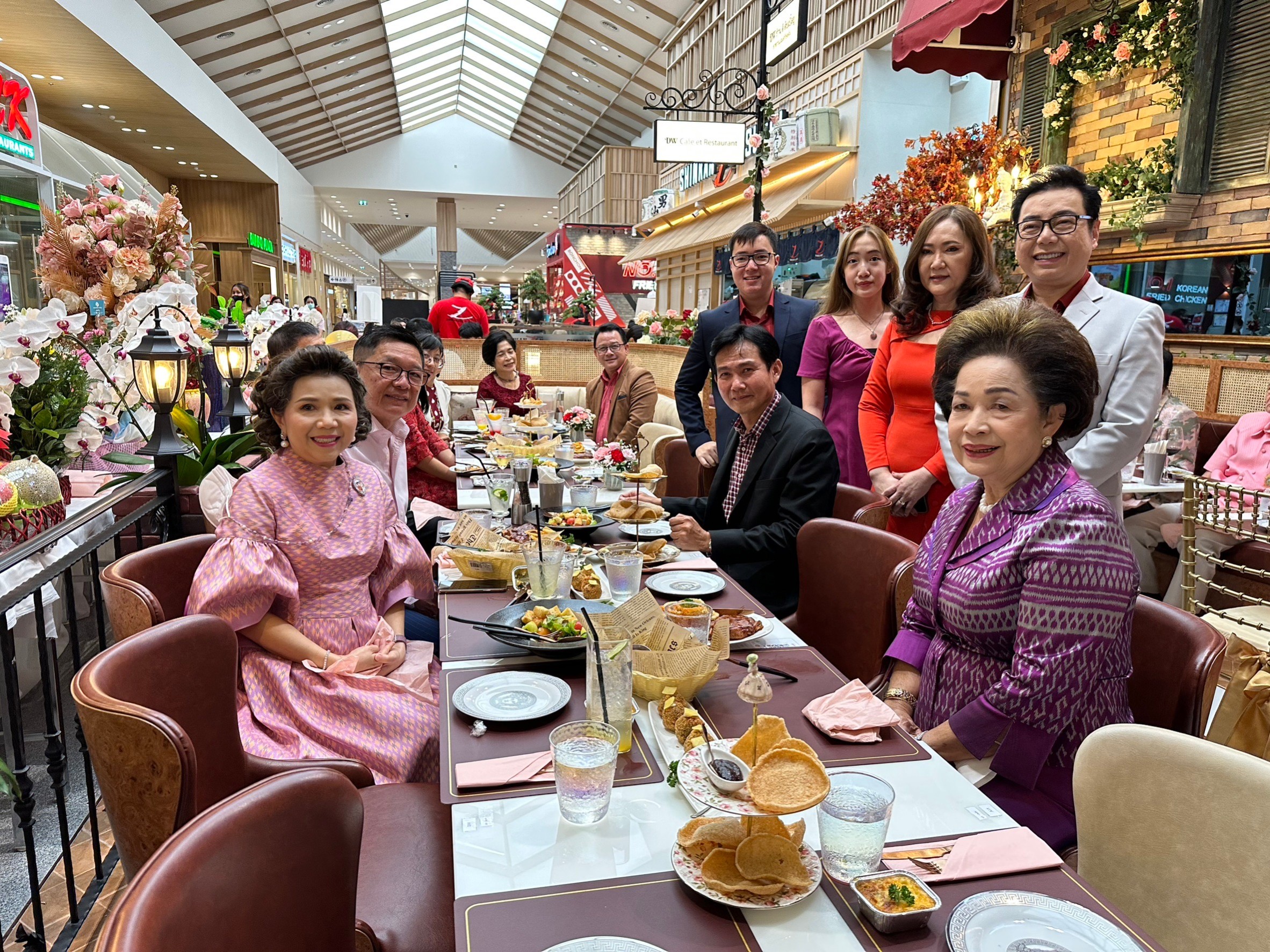 เปิดแล้ว  DW Café and Restaurant ร้านอาหาร นานาชาติ อาหารไทย กุ้งแม่น้ำตัวใหญ่  เซ็นทรัลอยุธยา
