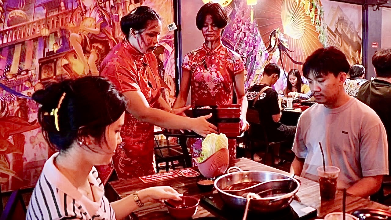 ร้านสุกี้อยุธยา พนง.แต่งหน้าผี เสิร์ฟลูกค้า รับฮาโลวีน พร้อมจัดโปรพิเศษ