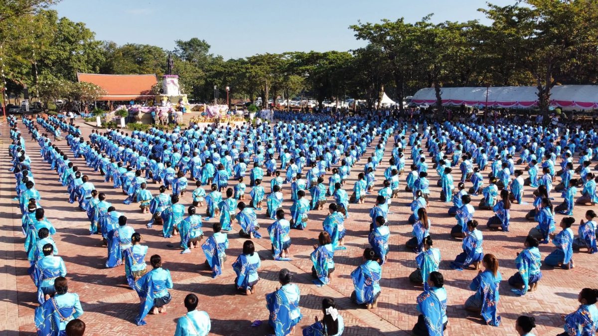 นางรำ กว่า 2,000 คน รำบวงสรวงถวายสมเด็จพระเจ้าอู่ทองก่อนจัดงานยอยศยิ่งฟ้า อยุธยามรดกโลก