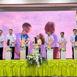 คู่สมรสรัฐมนตรี ร่วมกับ เขตสุขภาพที่ 4 มอบของขวัญสุขภาพจัดผ่าตัดนิ้วล็อค-มอบเครื่องช่วยฟังผู้สูงอายุ 200 ราย