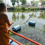 อุกอาจ! แก๊งโจรใจบาป ลอบวางข่ายดักปลาหน้าวัด เขตอภัยทานกลางดึก ชาวบ้านตะโกนห้ามไม่ฟัง ขนปลาซิ่งเรือหนีลอยนวล