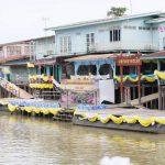 ชาวลาดชะโด ตกแต่งเรือกว่า 207 ลำ เตรียมแห่เทียนพรรษาทางน้ำ “นาวาบุญวิถี  ลาดชะโดภักดี  เทิดไท้องค์ราชัน”